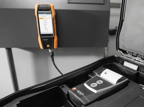testo-300-pellet-burner-flue-gas-measurement-printer-1-en_master.jpg