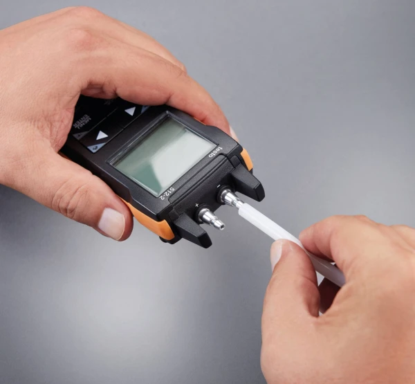 testo-512-2-plug-in-hose-detail_master.jpg