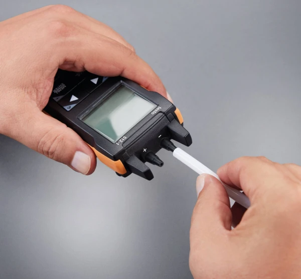 testo-512-1-plug-in-hose-detail_master.jpg