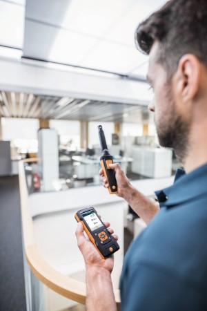 testo-440-0632-1551-CO2-probe-with-Bluetooth-incl-temperature-and-humidity-sensor-V2-en_master.jpg