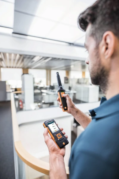 testo-440-0632-1551-CO2-probe-with-Bluetooth-incl-temperature-and-humidity-sensor-V2-en_master.jpg