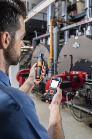 testo-440-0632-1271-CO-probe-with-Bluetooth-V1-en_master.jpg