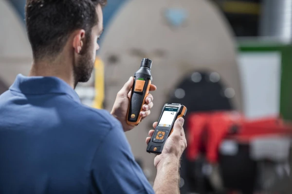 testo-440-0632-1271-CO-probe-with-Bluetooth-V2-en_master.jpg